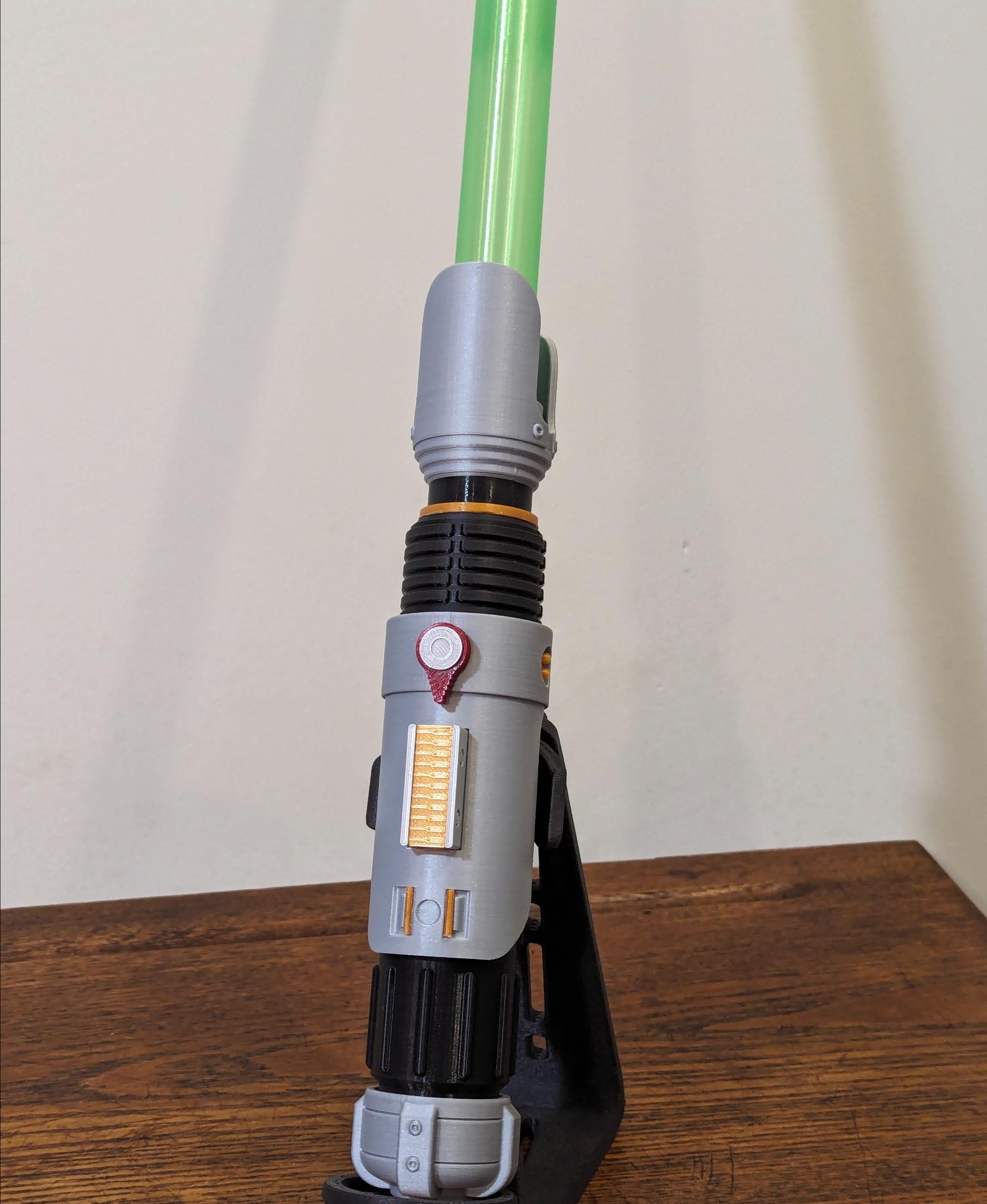 Sabine Wren’s Collapsing Lightsaber - Filaments used:

Polymaker_3D PolyLite Metallic Silver

PrintedSolid Black

AtomicFilament Dark Cherry Red and True Gold

ZIRO3DFILAMENT Transparent Green

Printed on Prusa MK3.5 - 3d model